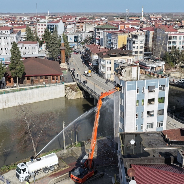 Terme Çayı Islah Projesi'nde yıkımlar başladı