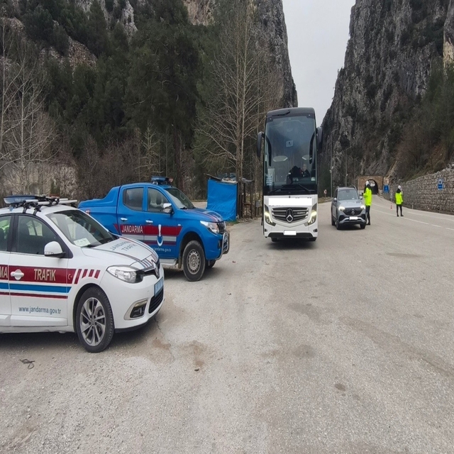 Burdur'da 1 haftada 381 araç ve sürücüsüne idari ceza uygulandı