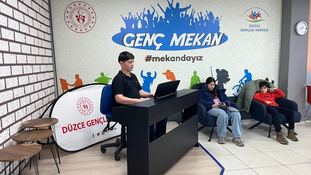 Genç mekanda piyano keyfi