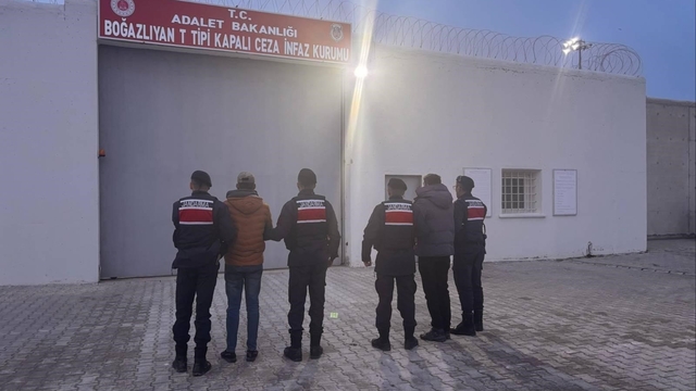 Yozgat'ta araçta uyuşturucuyla yakalanan 2 şüpheli tutuklandı
