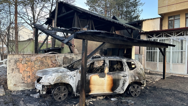 Kastamonu'da park halindeki cip yandı