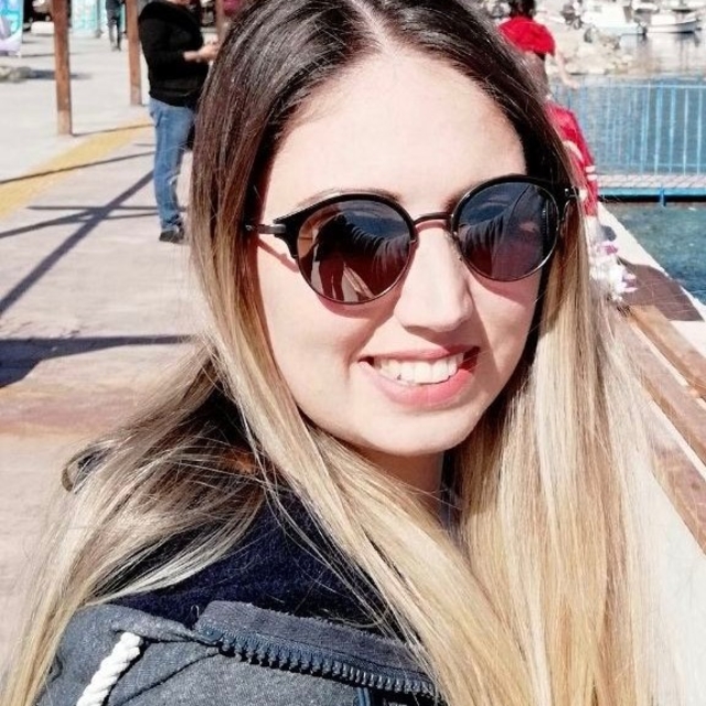 Balkonda kalp krizi geçiren genç kadın kurtarılamadı