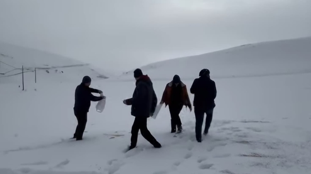 Darende'de öğretmen ve öğrencilerden yaban hayvanlarını unutmadı