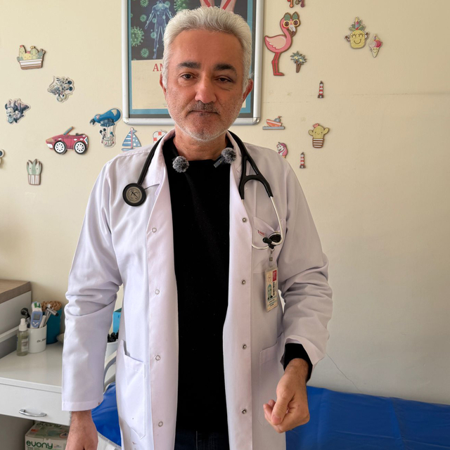 Müezzinin, sıra yüzünden aile hekimini darbettiği iddiası