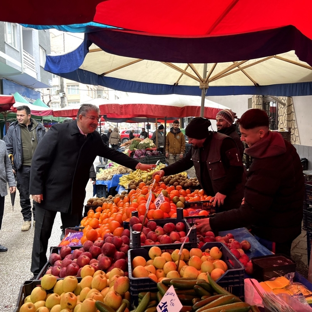 Vali Dr. Erdinç Yılmaz, pazarcı esnafıyla buluştu
Esnafın sorun, taleplerin...