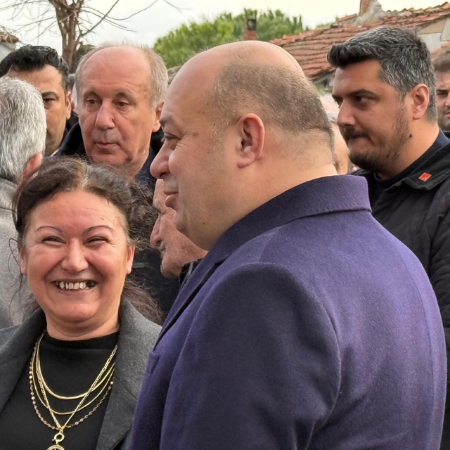 Cenazede dikkat çeken rahatlık: Başkanın kahkahaları tepki çekti