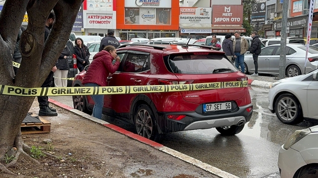 Antalya'da bir kişi aracında ölü bulundu