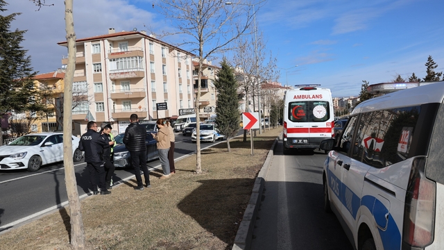 Yaya geçidine 100 metre mesafede karşıya geçerken otomobilin çarptığı şahıs hayatını kaybetti