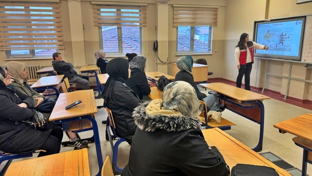 Simav'da gıda işletmesi çalışanlarına özel hijyen eğitimi