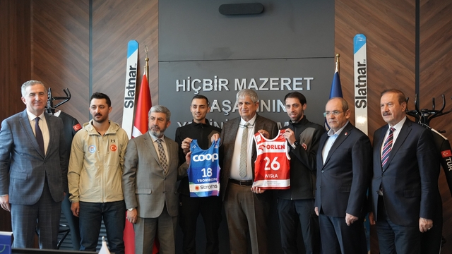 Uçan Türkler, Milano Cortina 2026 Kış Olimpiyatları yolunda
Aras Elektrik Spor Kulübü sporcuları Fatih Arda İpçioğlu ve Muhammed Ali Bedir, olimpiyatlarda kayakla atlamada ay-yıldızlı formayı giyecek