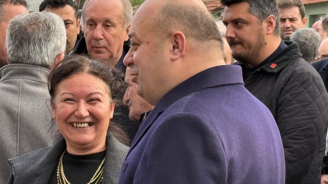 Cenazede dikkat çeken rahatlık: Başkanın kahkahaları tepki çekti