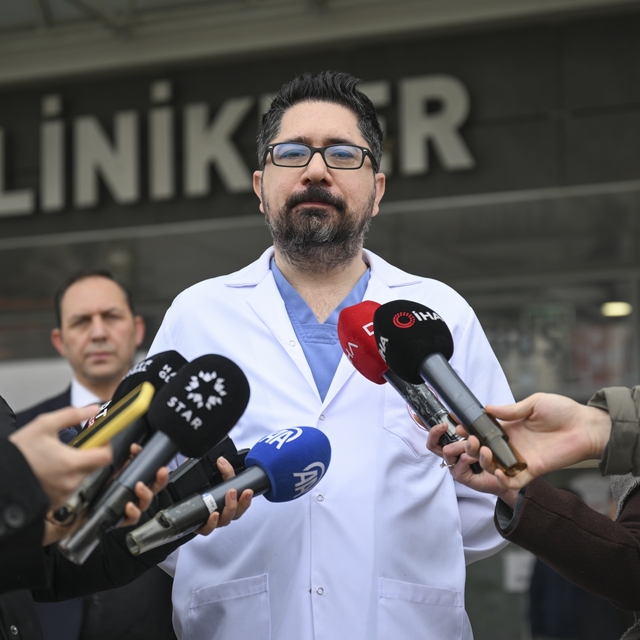 Kalp krizi şüphesiyle hastaneye başvuran sanatçı Hakan Taşıyan'ın sağlık du...