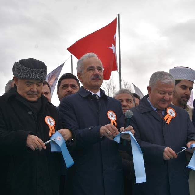 Bakan Uraloğlu: Bölünmüş yol ağımızı, 30 bin kilometrenin üzerine çıkarmanı...
