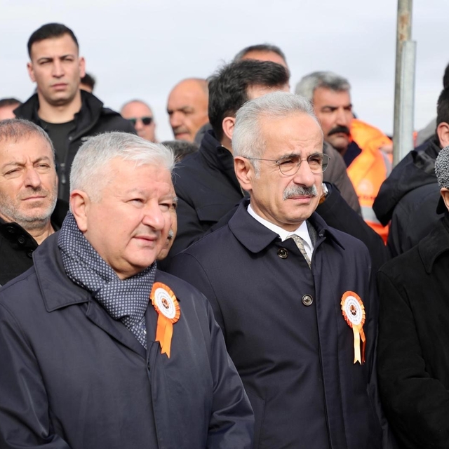 Bakan Uraloğlu: "Bölünmüş yol ağını 30 bin kilometrenin üzerine çıkarmanın...