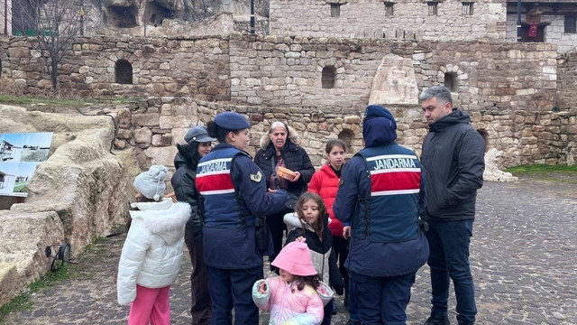 300'e yakın vatandaşa kadına şiddetle mücadele anlatıldı