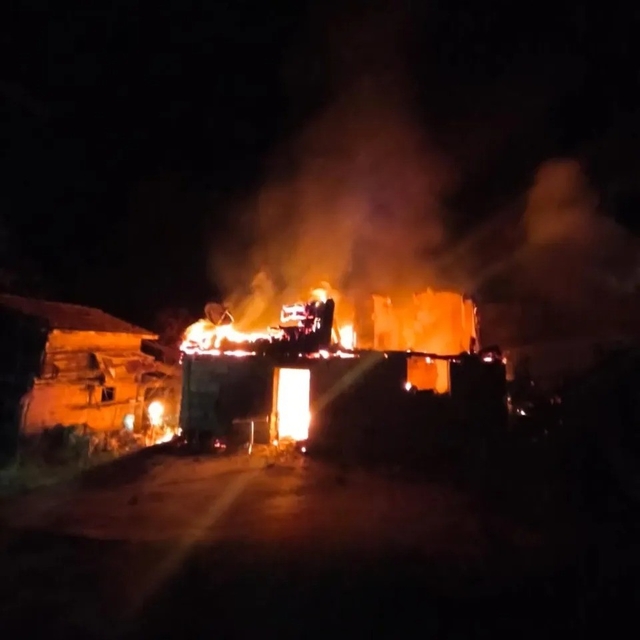 Sinop'ta çıkan yangında ev küle döndü