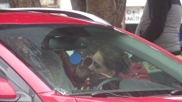 Araç içerisinde ölü bulundu, eşinin gözyaşları yürek dağladı
Sanayiden parça alıp bindiği otomobilin gazı takılı kalınca acı tablo ortaya çıktı