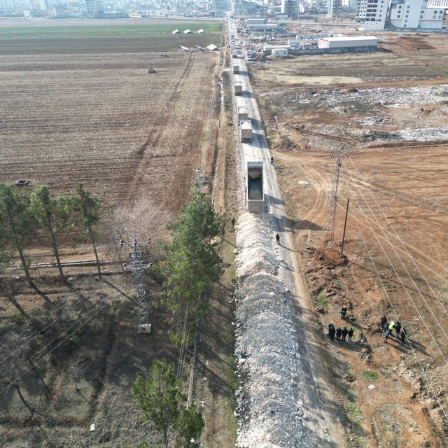 Harran Ovası'nda yol çilesi tarihe karışıyor
Yarım asırdır özlemle beklenen...
