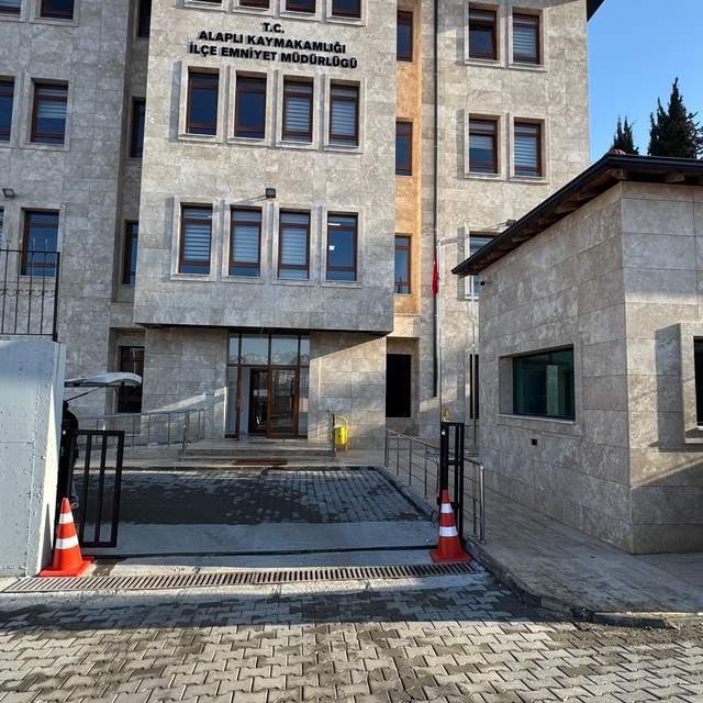 Alaplı'da durdurulan şüpheli araçta uyuşturucu ele geçirildi