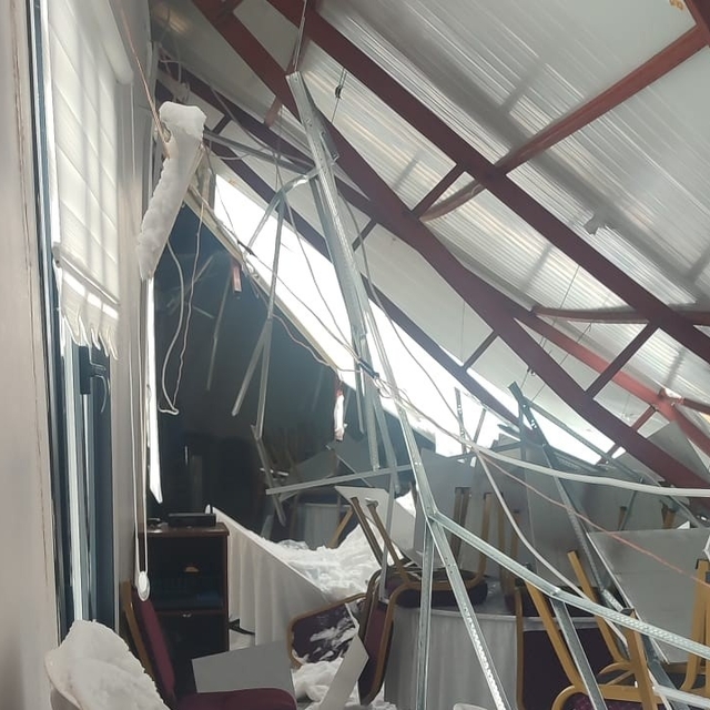 Malatya'da mevlit salonunun çatısı kardan çöktü