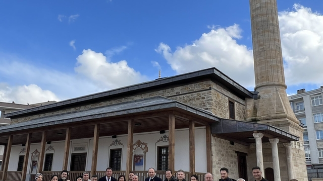 AK Parti Edirne Milletvekili Aksal, restorasyonu süren Muradiye Camisi'nde incelemede bulundu