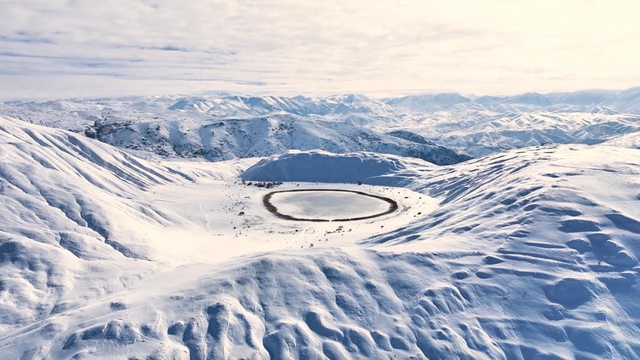 Erzincan'ın 'nazar boncuğu' dondu; ortaya güzel görüntüler çıktı