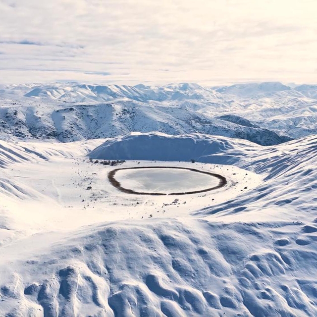 Erzincan'ın 'nazar boncuğu' dondu; ortaya güzel görüntüler çıktı