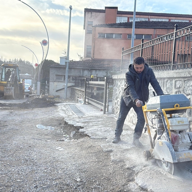 Karabük'te yol ve kaldırım seferberliği devam ediyor