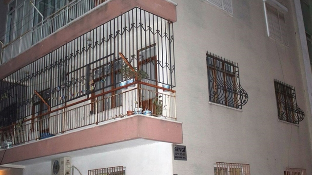 İki olaydaki benzerlik Cinayet Büro ekiplerinin dikkatinden kaçmadı, alınan kan örneği ile cinayet 10 yıl sonra çözüldü
30' yakın kişiden kan örneği alındı, cinayet şüphelisi 10 yıl sonra tespit edildi