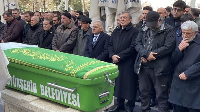 11. Cumhurbaşkanı Abdullah Gül, Kayseri'de yengesi Firdes Gül'ün cenaze törenine katıldı