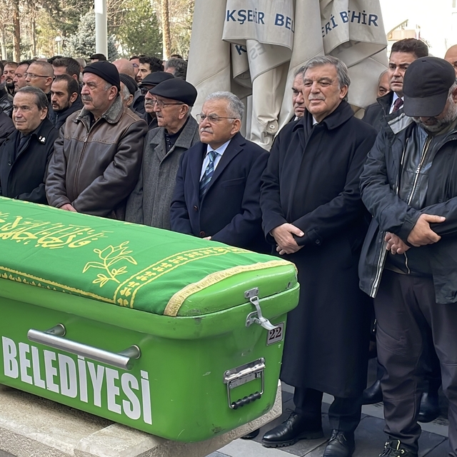 11. Cumhurbaşkanı Abdullah Gül, Kayseri'de yengesi Firdes Gül'ün cenaze tör...