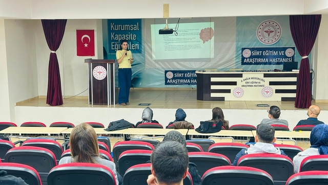 Siirt'te 'Kuduz Riskli Temas Bildirimi ve Profilaksi Uygulamaları' eğitimi düzenlendi