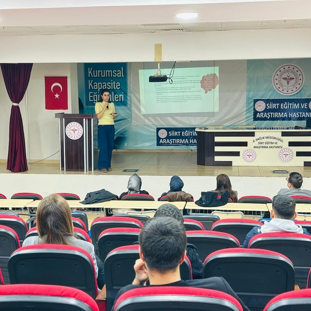 Siirt'te 'Kuduz Riskli Temas Bildirimi ve Profilaksi Uygulamaları' eğitimi...