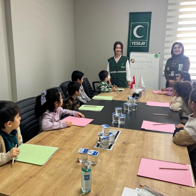 Bitlis Yeşilay Şubesi çocuklar için İngilizce kampı başlattı