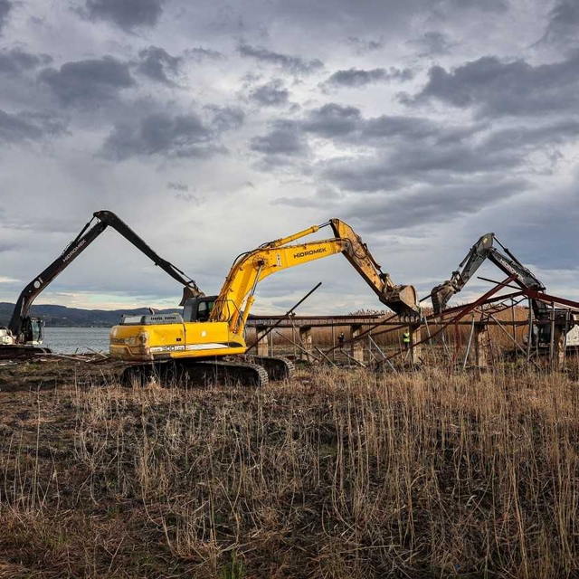 Sapanca Gölü kıyısındaki kaçak yapıların yıkımında 89 iskele kaldırıldı