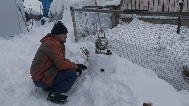 Malatya'da kardan soba yapan esnaf çay demledi
Akçadağ'da kardan soba üzerinde çay keyfi