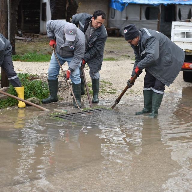Kepez Belediyesi sağanak yağışlara karşı seferber oldu