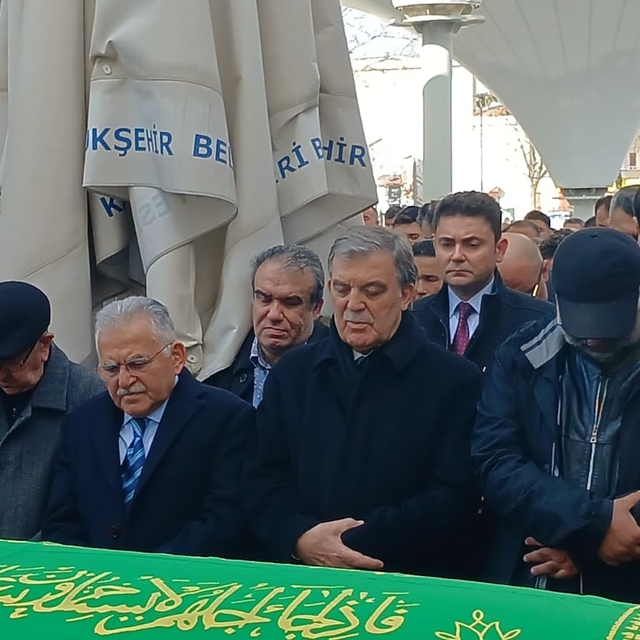 Abdullah Gül, yengesinin cenazesine katıldı