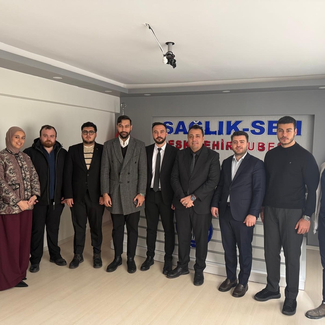 AK Parti İl Gençlik Kolları'ndan Sağlık-Sen Şube Başkanı Köksal'a ziyaret