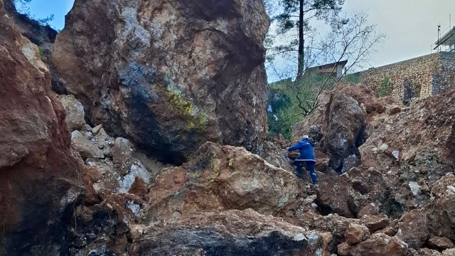 Fethiye'de yağışın ardından toprak kayması yaşandı