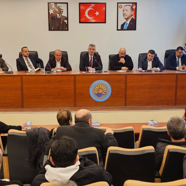 Gölcük'te muhtarlar ve altyapı kurumlarının yetkilileri yatırım toplantısın...