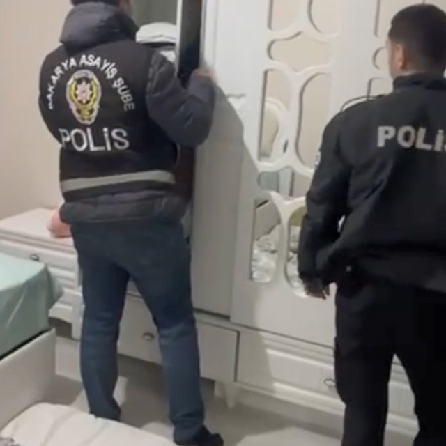 Kendisini polis ve savcı olarak tanıtıp dolandırıcılık yapan şüpheli tutukl...