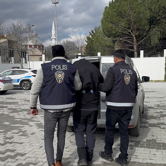 Uyuşturucu tacirinden şoke eden yöntem: Maddeleri trafik tabelalarına bırak...