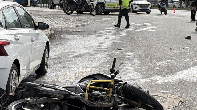 Antalya'da hafif ticari araçla çarpışan motosikletin sürücüsü öldü