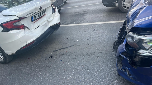 Samsun'da 3 aracın karıştığı trafik kazasında 1 kişi yaralandı