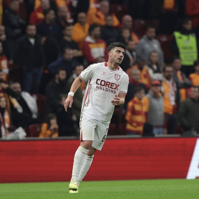 Samsunsporlu futbolcu Eyüp Aydın, trafik kazası geçirdi