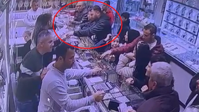 Tabancayla kuyumcuya girip 100 gram altını aldı, havaya ateş açıp kaçtı (2)
