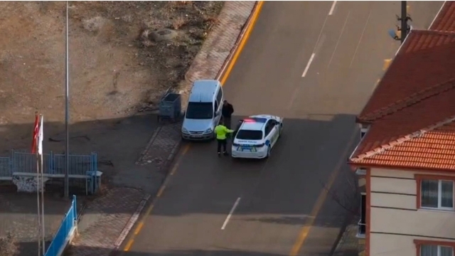 Trafik uygulamasından kaçtı, havadan yapılan sıcak takiple yakalandı: Sürücüye ceza yağdı