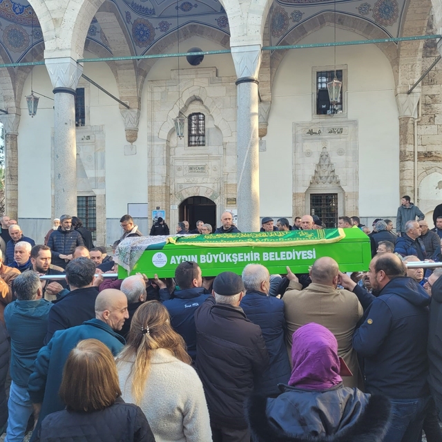 Genç yaşta hayatını kaybeden Sezer, son yolculuğuna uğurlandı