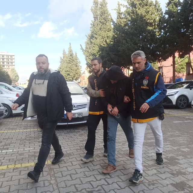 Manisa'da eşini silahla öldüren kişi tutuklandı